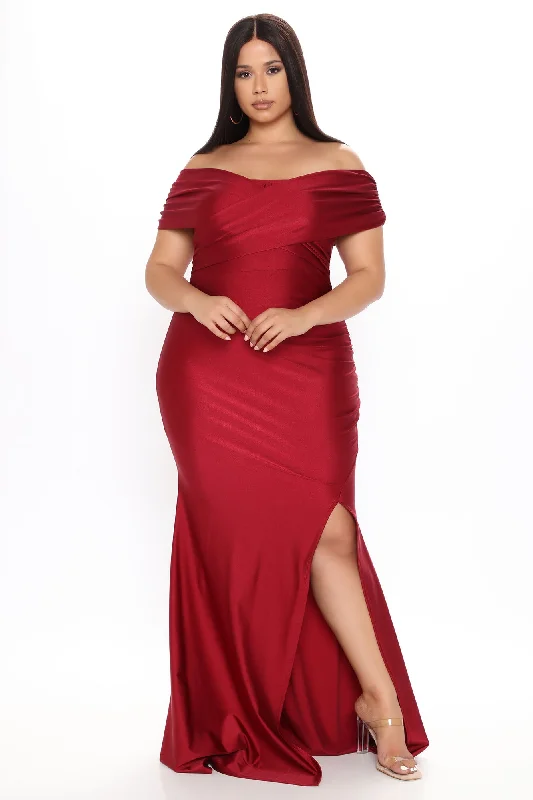 Ignore The Romance Maxi Dress - Burgundy