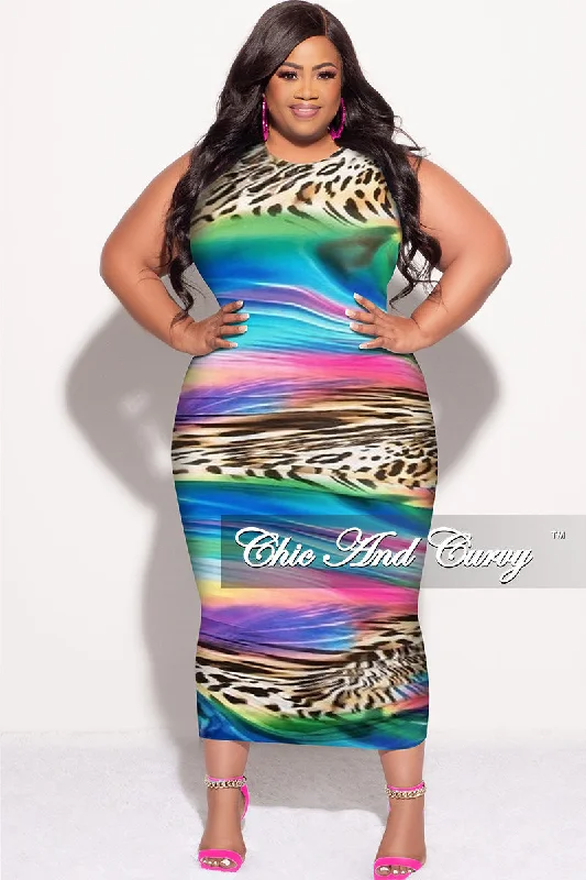 Final Sale Plus Size Sleeveless Ruched Dress In Multi Color Print