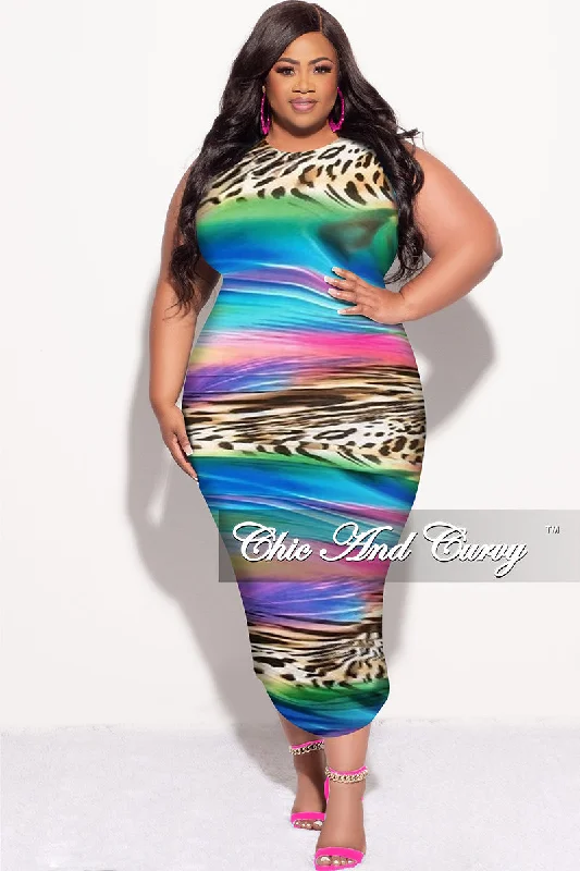 Final Sale Plus Size Sleeveless Ruched Dress In Multi Color Print