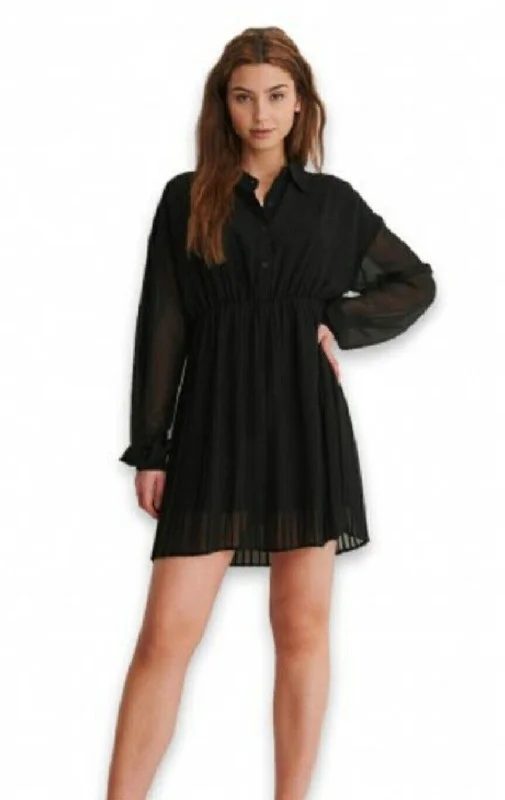 NA-KD Pleated Mini Dress- Black. Uk18