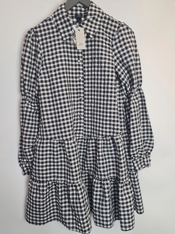 River Island Check Print Tiered Shirt Dress. Black And White Size 8 **** V100