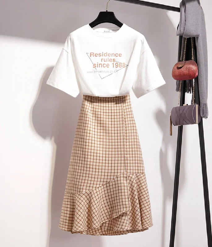 White T-shirt + plaid skirt  1273